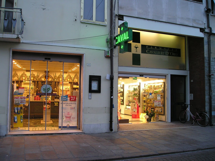 Farmacia Cavalieri D'Oro