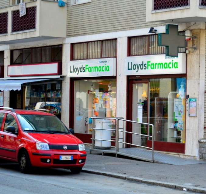 Farmacia Lloyds Milano 12