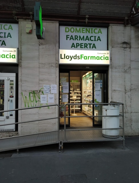 Farmacia Lloyds Milano 21