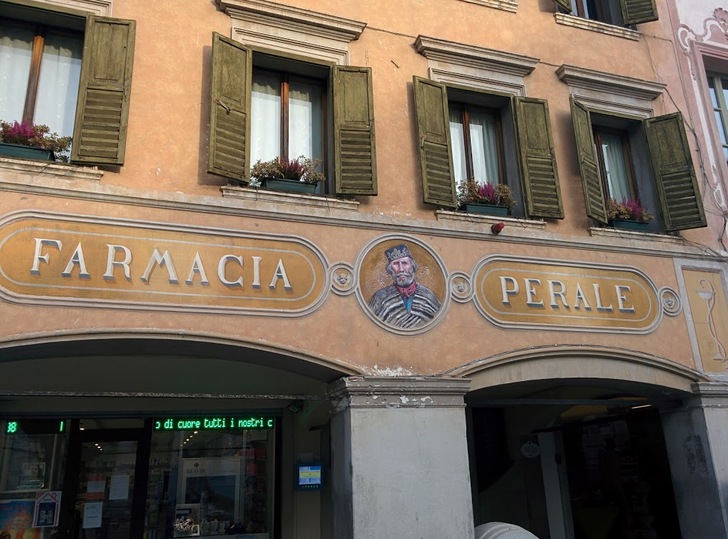 Farmacia Perale